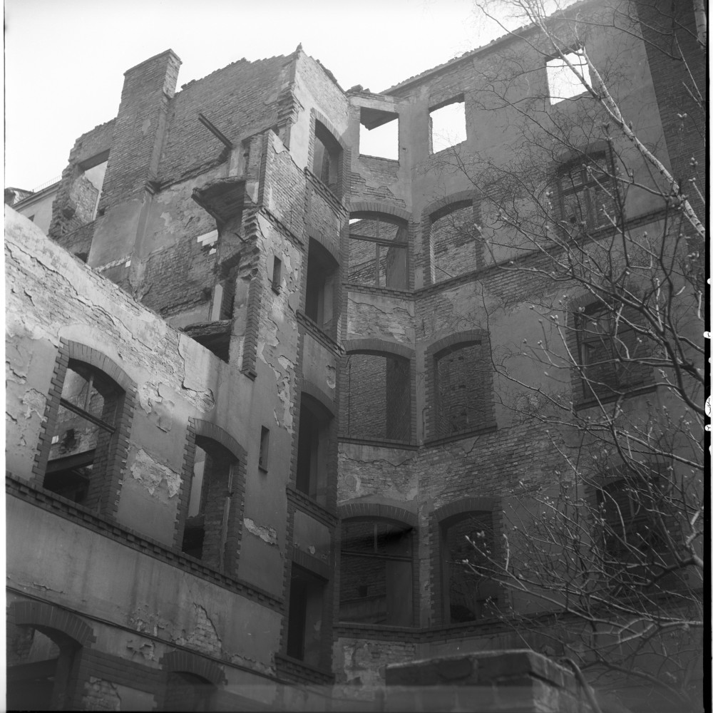 Negativ: Ruine, Barbarossastraße 65, 1956 (Museen Tempelhof-Schöneberg/Herwarth Staudt CC BY-NC-SA)