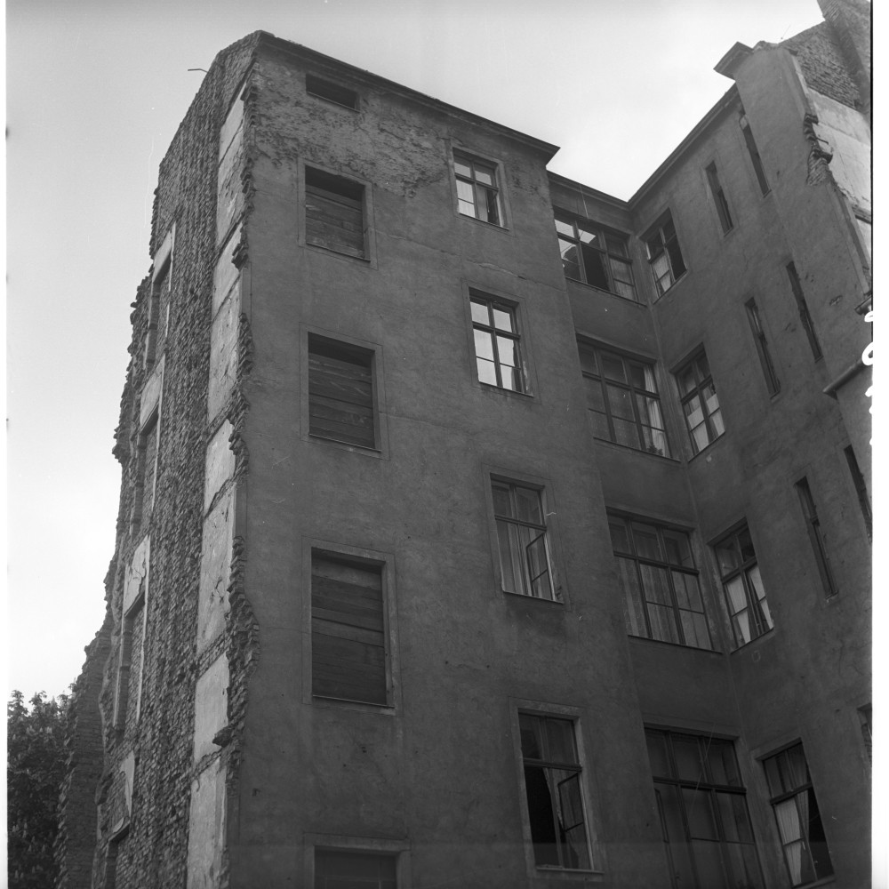 Negativ: Ruine, Bautzener Straße 5-6, 1957 (Museen Tempelhof-Schöneberg/Herwarth Staudt CC BY-NC-SA)
