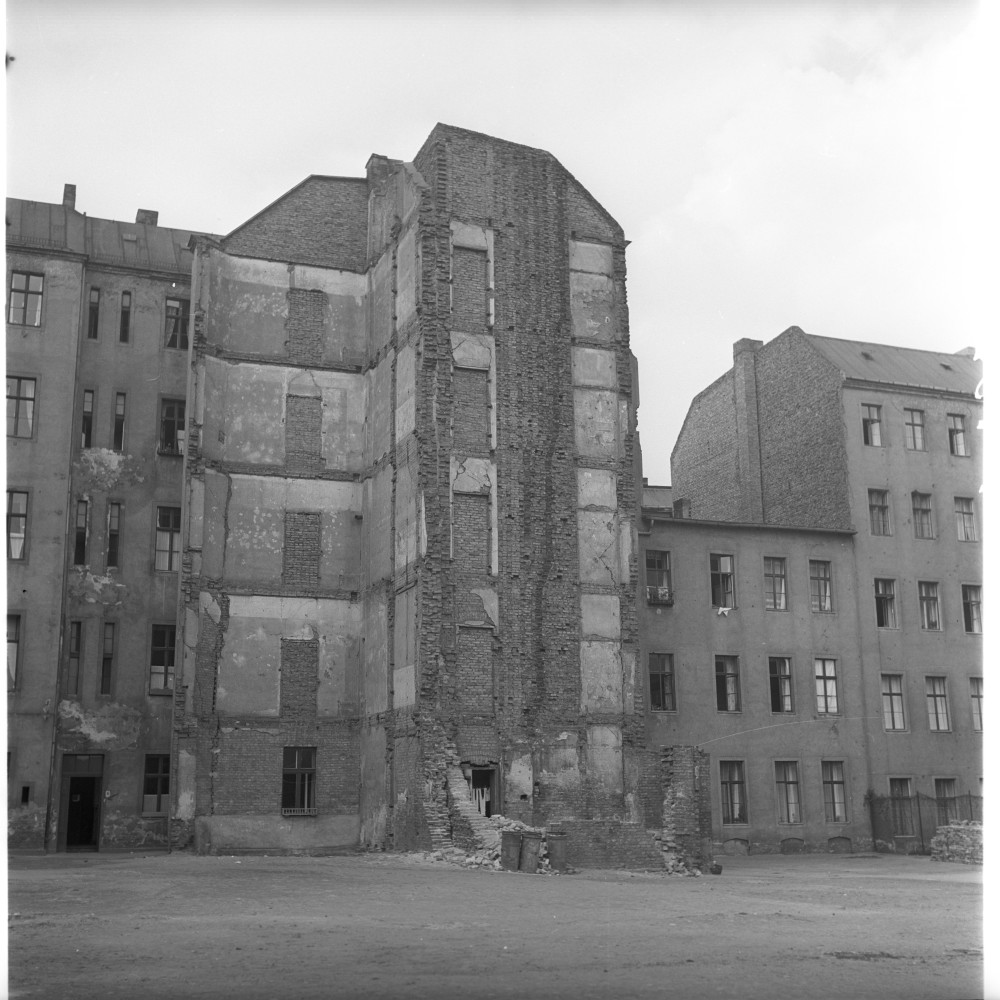 Negativ: Ruine, Bautzener Straße 5-6, 1957 (Museen Tempelhof-Schöneberg/Herwarth Staudt CC BY-NC-SA)