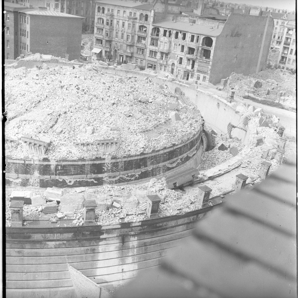 Negativ: Ruine, Bayreuther Straße 23-25, 1952 (Museen Tempelhof-Schöneberg/Herwarth Staudt CC BY-NC-SA)