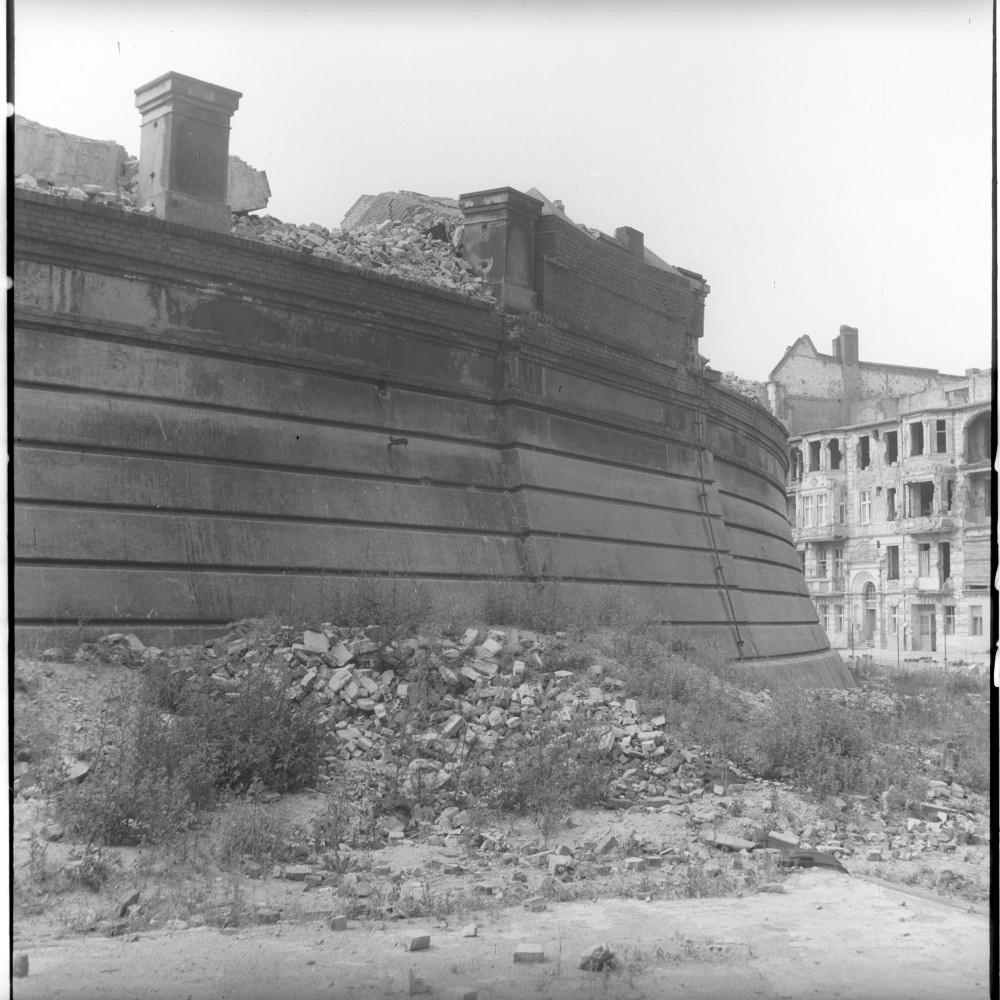Negativ: Ruine, Bayreuther Straße 23-25, 1952 (Museen Tempelhof-Schöneberg/Herwarth Staudt CC BY-NC-SA)