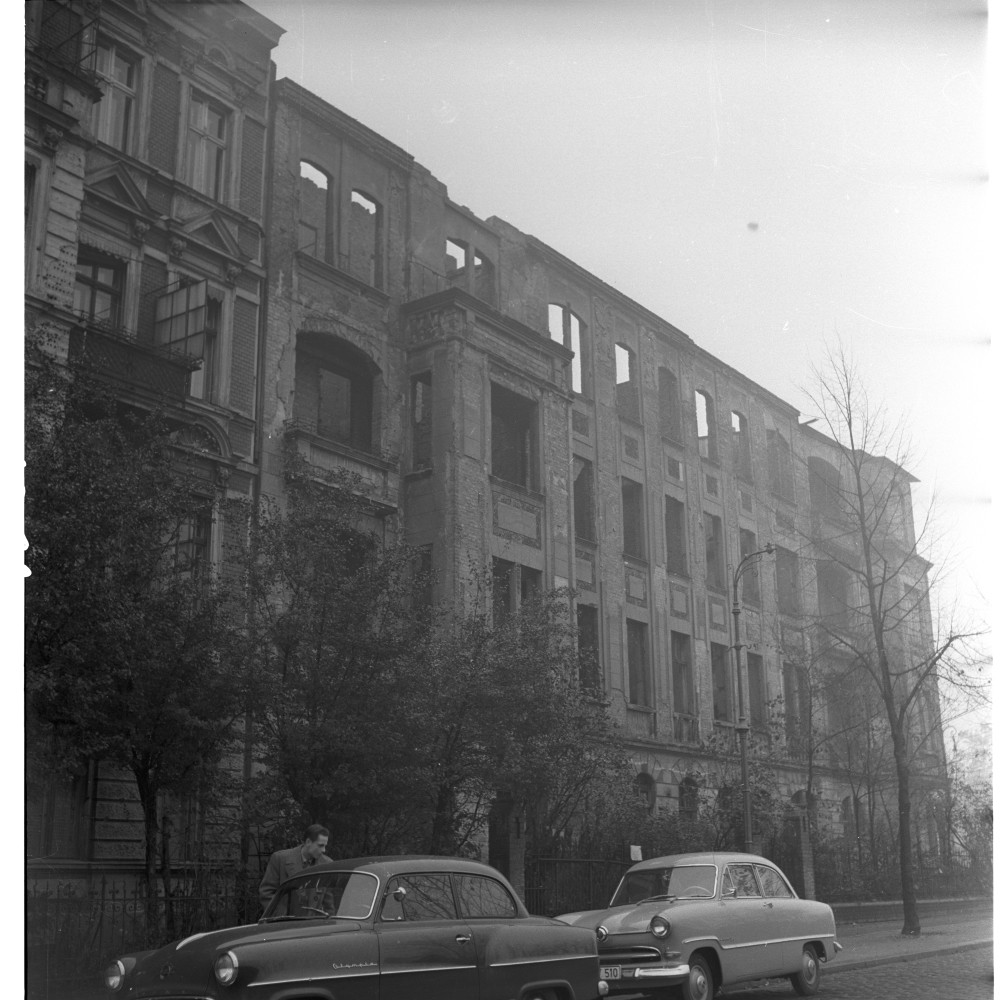 Negativ: Ruine, Beckerstraße 1, 1956 (Museen Tempelhof-Schöneberg/Herwarth Staudt CC BY-NC-SA)