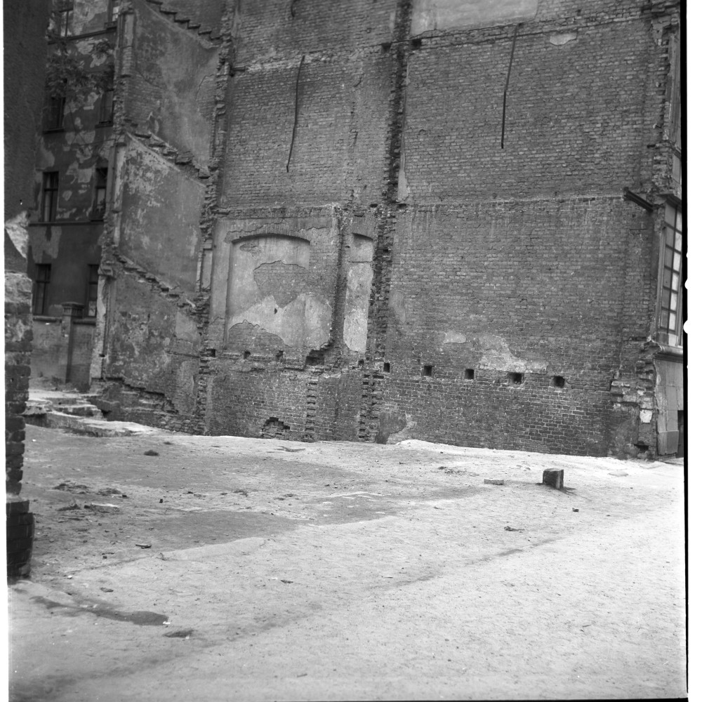 Negativ: Ruine, Blumenthalstraße 3, 1953 (Museen Tempelhof-Schöneberg/Herwarth Staudt CC BY-NC-SA)