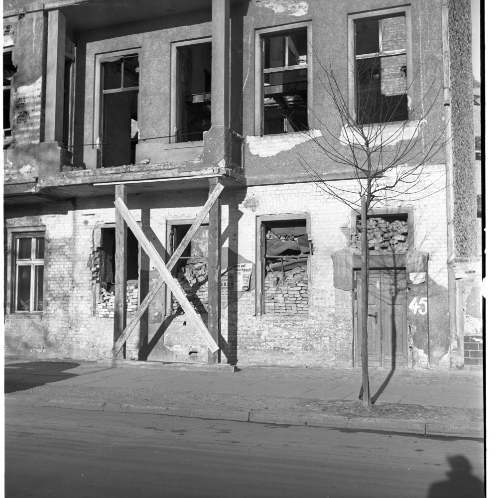 Negativ: Ruine, Brunhildstraße 1-2, 1953 (Museen Tempelhof-Schöneberg/Herwarth Staudt CC BY-NC-SA)
