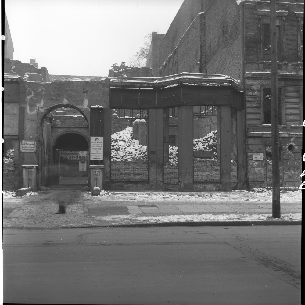 Negativ: Ruine, Bülowstraße 27, 1952 (Museen Tempelhof-Schöneberg/Herwarth Staudt CC BY-NC-SA)