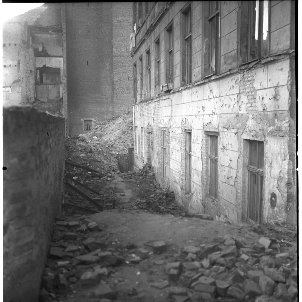 Negativ: Ruine, Bülowstraße 57, 1951 (Museen Tempelhof-Schöneberg/Herwarth Staudt CC BY-NC-SA)