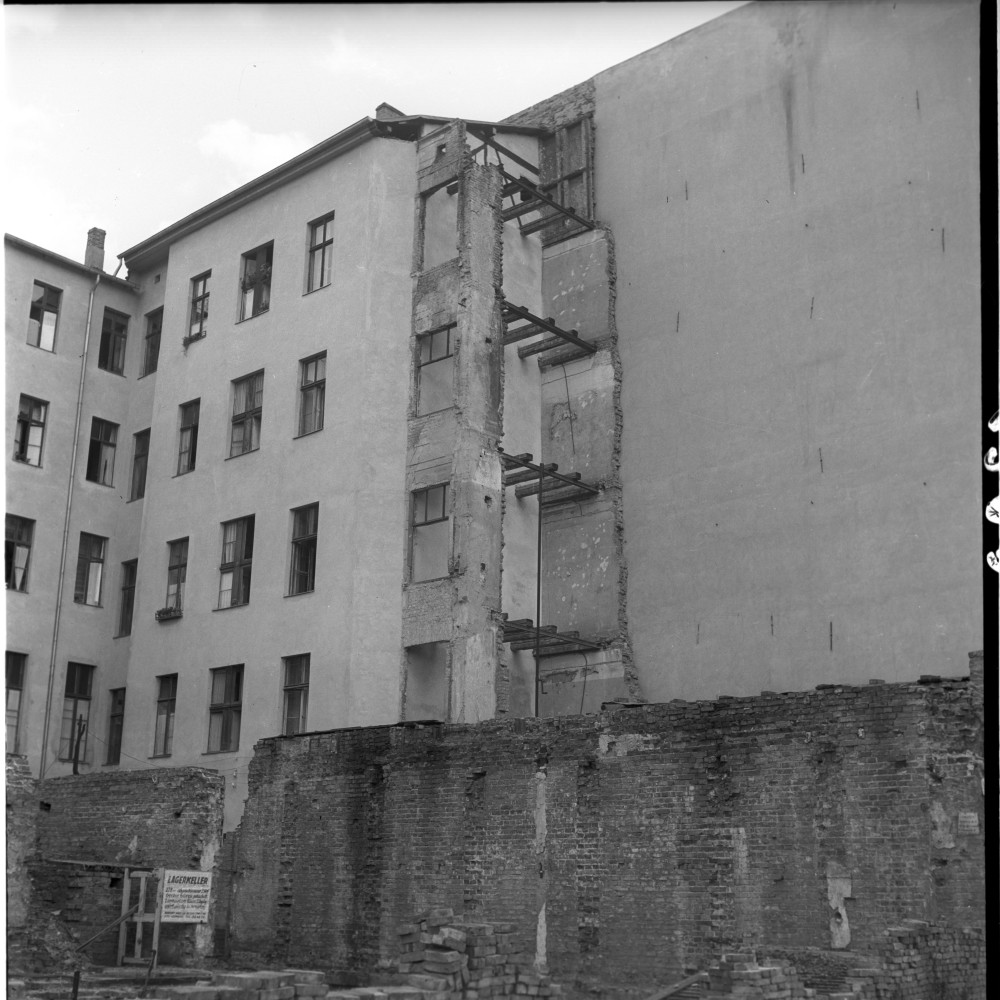 Negativ: Ruine, Bülowstraße 97, 1953 (Museen Tempelhof-Schöneberg/Herwarth Staudt CC BY-NC-SA)