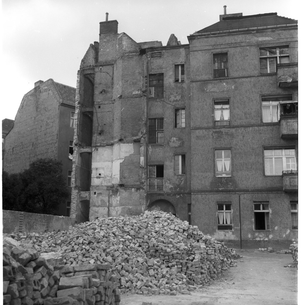 Negativ: Ruine, Bundesallee 101, 1953 (Museen Tempelhof-Schöneberg/Herwarth Staudt CC BY-NC-SA)