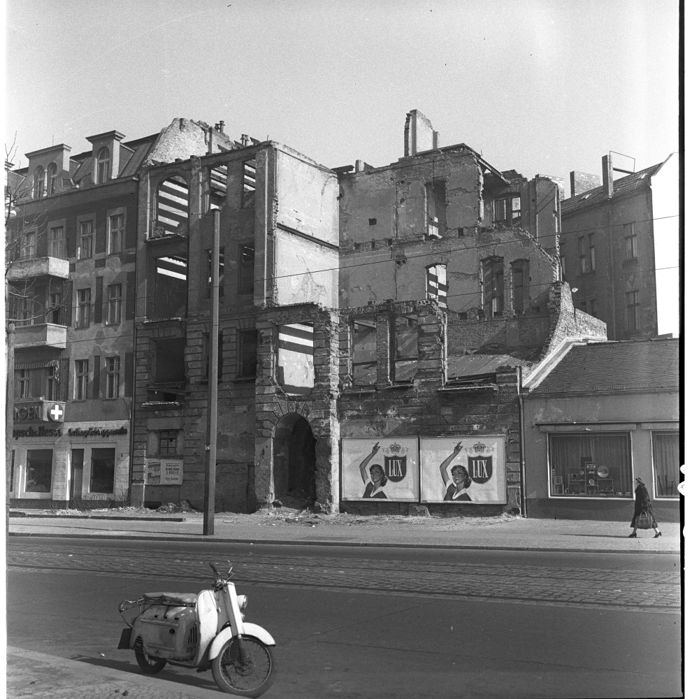 Negativ: Ruine, Bundesallee 105, 1957 (Museen Tempelhof-Schöneberg/Herwarth Staudt CC BY-NC-SA)