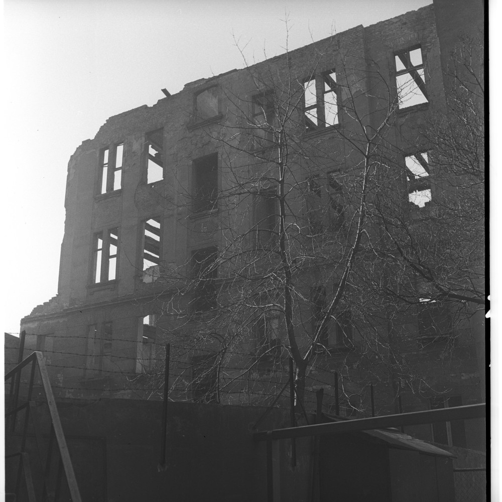 Negativ: Ruine, Bundesallee 105, 1957 (Museen Tempelhof-Schöneberg/Herwarth Staudt CC BY-NC-SA)