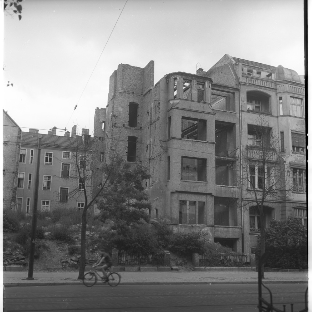 Negativ: Ruine, Bundesallee 115, 1953 (Museen Tempelhof-Schöneberg/Herwarth Staudt CC BY-NC-SA)