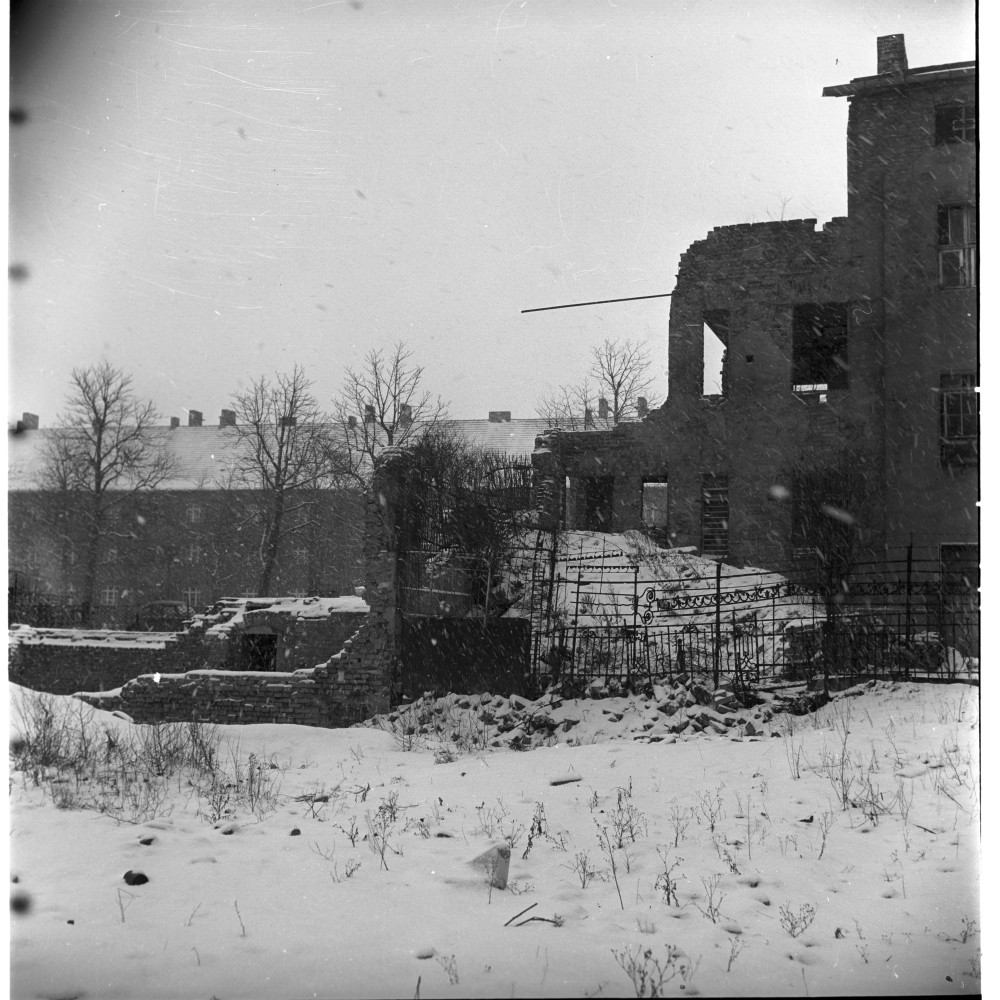 Negativ: Ruine, Ceciliengärten 8-9, 1955 (Museen Tempelhof-Schöneberg/Herwarth Staudt CC BY-NC-SA)