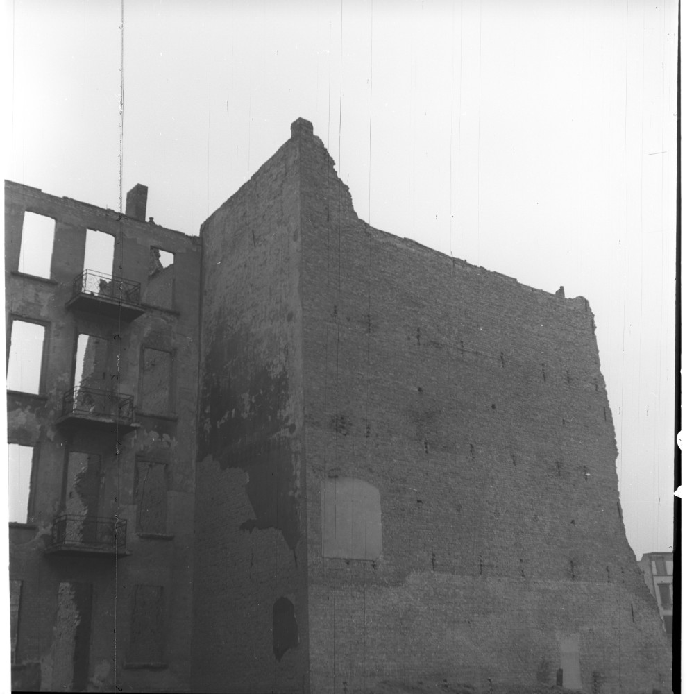 Negativ: Ruine, Courbièrestraße 10, 1952 (Museen Tempelhof-Schöneberg/Herwarth Staudt CC BY-NC-SA)