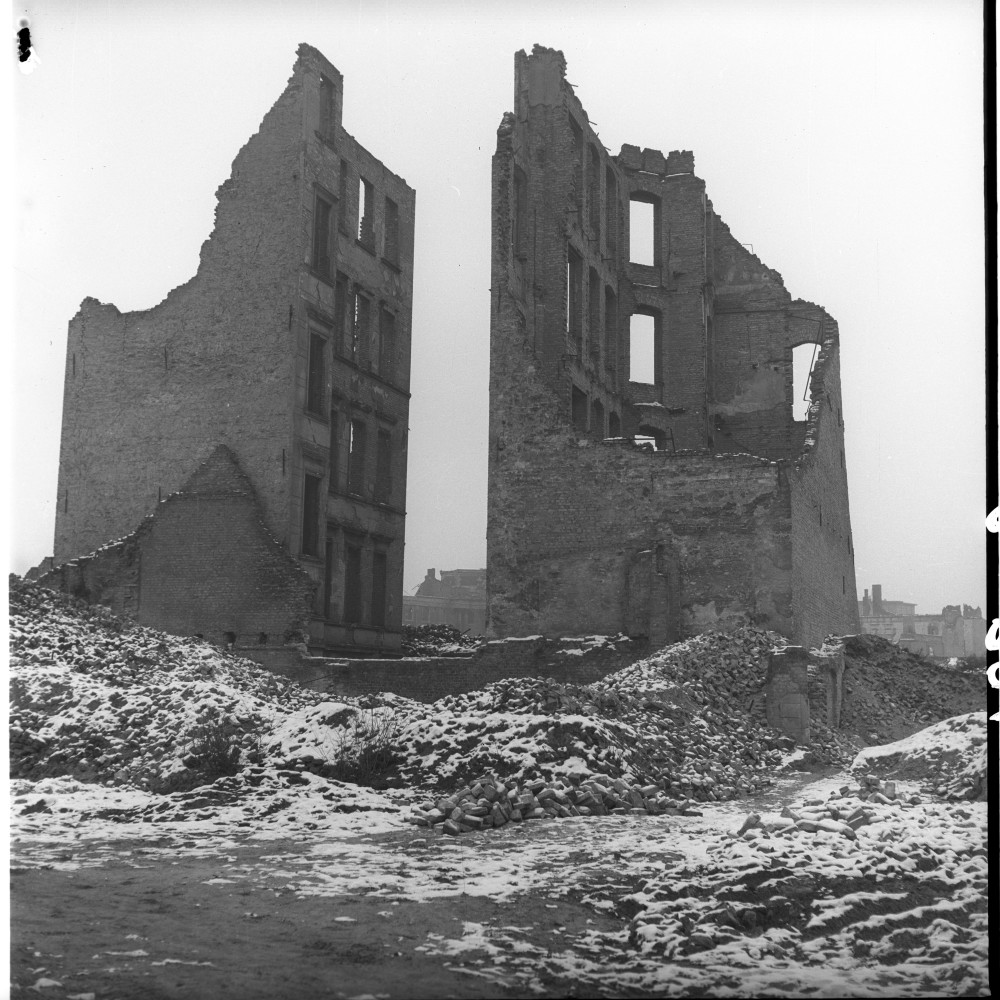 Negativ: Ruine, Courbièrestraße 2, 1952 (Museen Tempelhof-Schöneberg/Herwarth Staudt CC BY-NC-SA)
