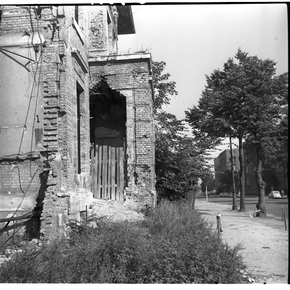Negativ: Ruine, Einemstraße 6, 1956 (Museen Tempelhof-Schöneberg/Herwarth Staudt CC BY-NC-SA)