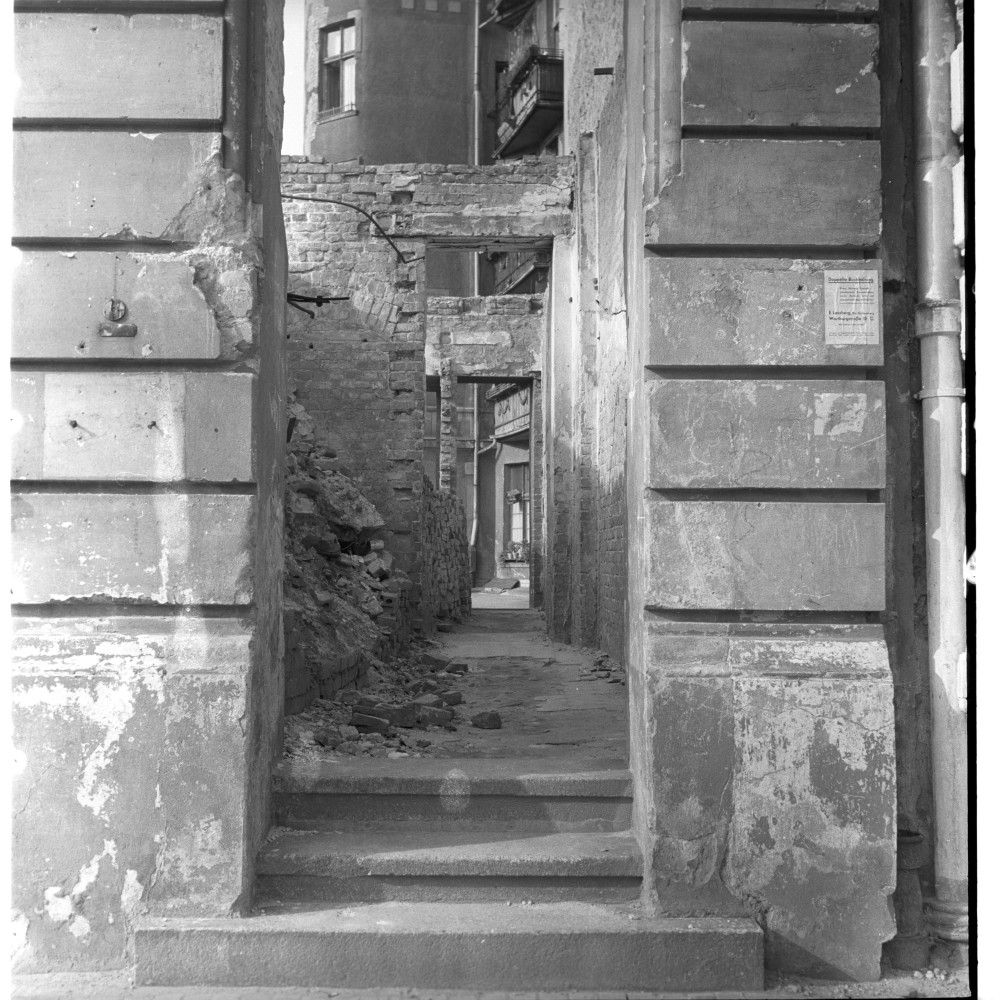 Negativ: Ruine, Eisenacher Straße 18, 1950 (Museen Tempelhof-Schöneberg/Herwarth Staudt CC BY-NC-SA)