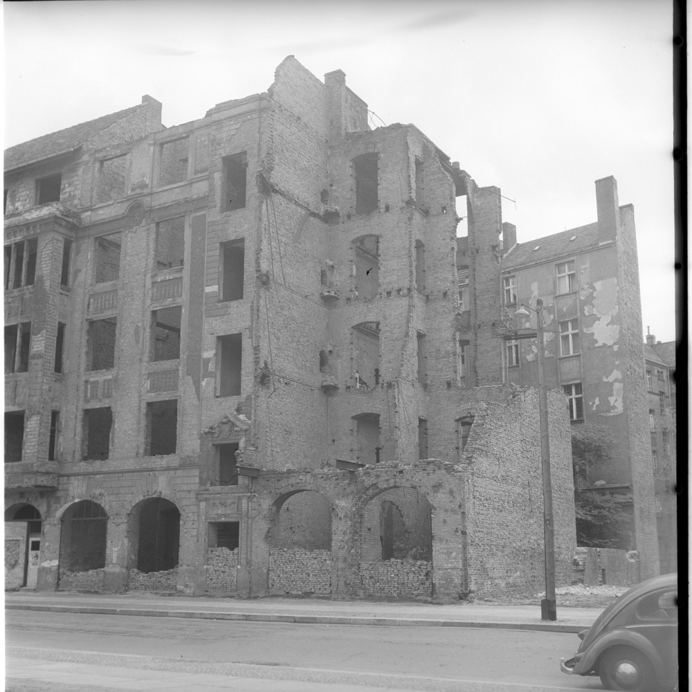 Negativ: Ruine, Eisenacher Straße 23, 1955 (Museen Tempelhof-Schöneberg/Herwarth Staudt CC BY-NC-SA)