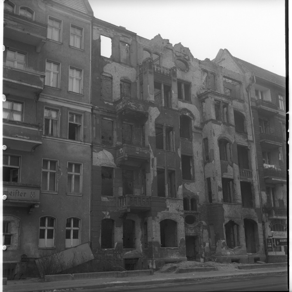 Negativ: Ruine, Eisenacher Straße 24, 1954 (Museen Tempelhof-Schöneberg/Herwarth Staudt CC BY-NC-SA)