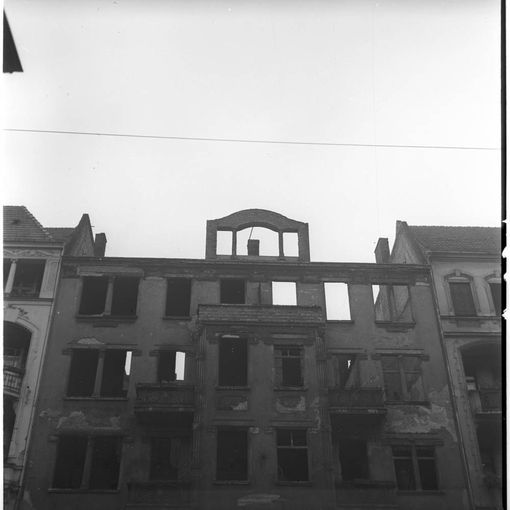 Negativ: Ruine, Eisenacher Straße 44, 1953 (Museen Tempelhof-Schöneberg/Herwarth Staudt CC BY-NC-SA)