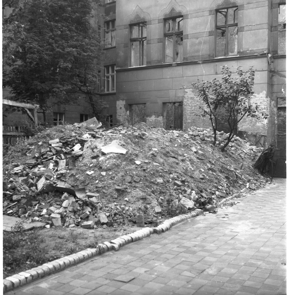 Negativ: Ruine, Eisenacher Straße 52, 1951 (Museen Tempelhof-Schöneberg/Herwarth Staudt CC BY-NC-SA)