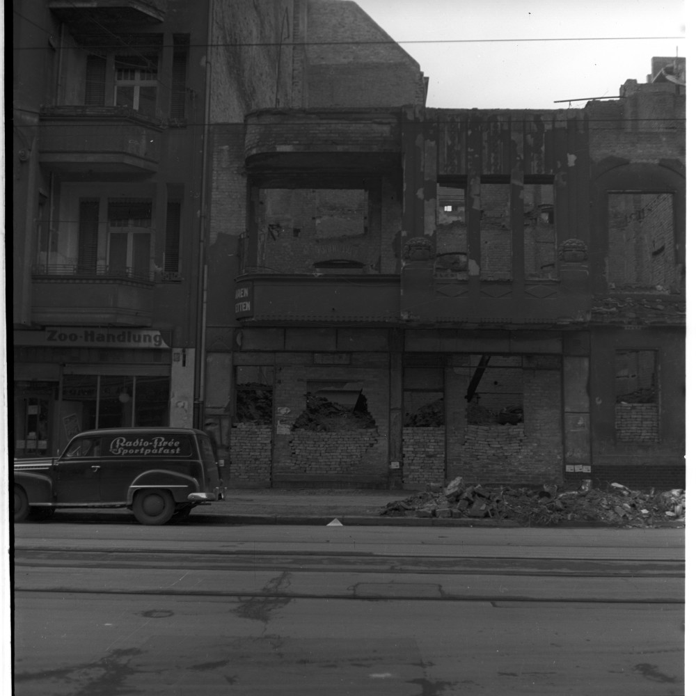 Negativ: Ruine, Eisenacher Straße 58, 1951 (Museen Tempelhof-Schöneberg/Herwarth Staudt CC BY-NC-SA)