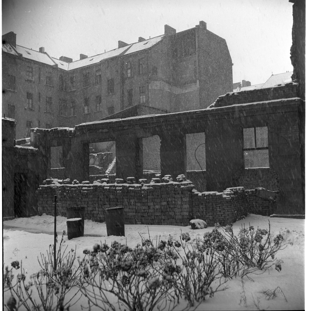 Negativ: Ruine, Eisenacher Straße 71, 1955 (Museen Tempelhof-Schöneberg/Herwarth Staudt CC BY-NC-SA)