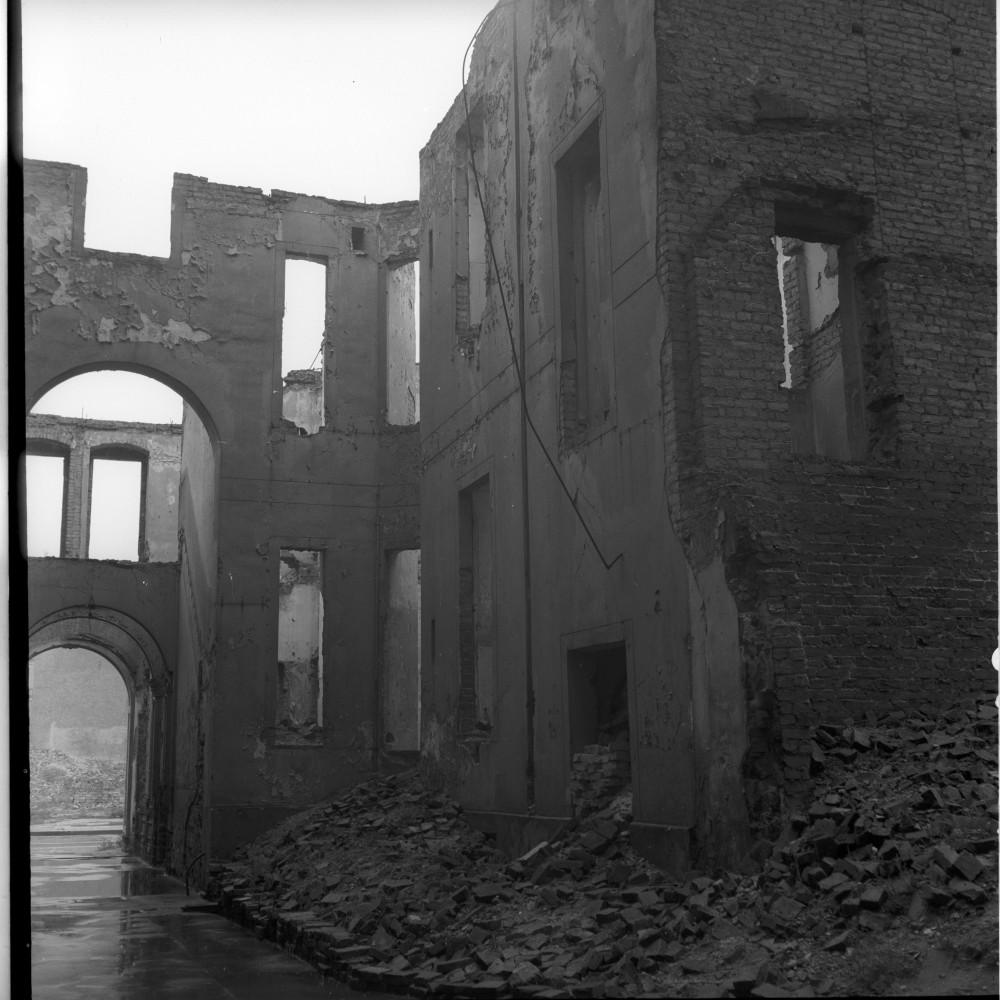 Negativ: Ruine, Frobenstraße 26, 1952 (Museen Tempelhof-Schöneberg/Herwarth Staudt CC BY-NC-SA)