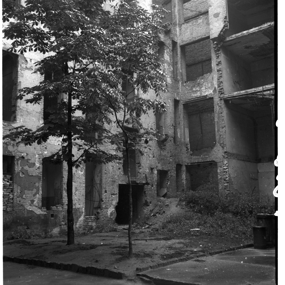 Negativ: Ruine, Geßlerstraße 1, 1952 (Museen Tempelhof-Schöneberg/Herwarth Staudt CC BY-NC-SA)