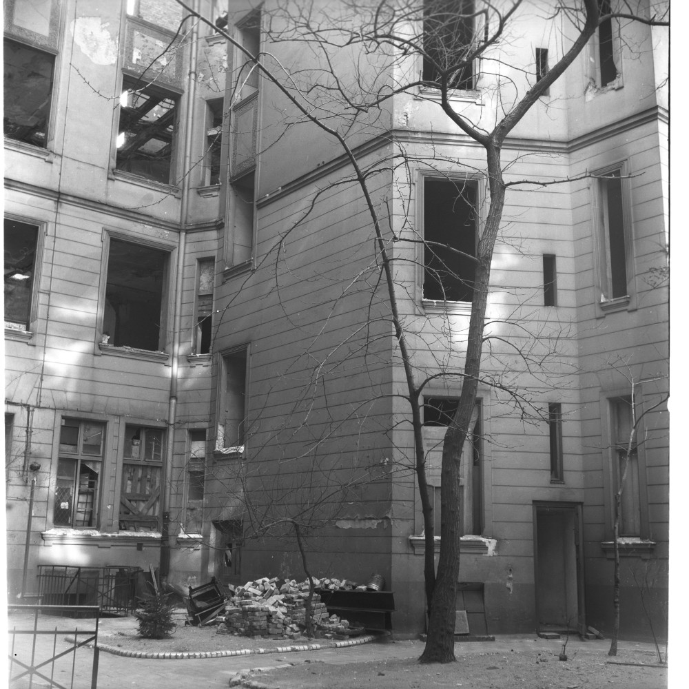 Negativ: Ruine, Geissbergstraße 16, 1956 (Museen Tempelhof-Schöneberg/Herwarth Staudt CC BY-NC-SA)