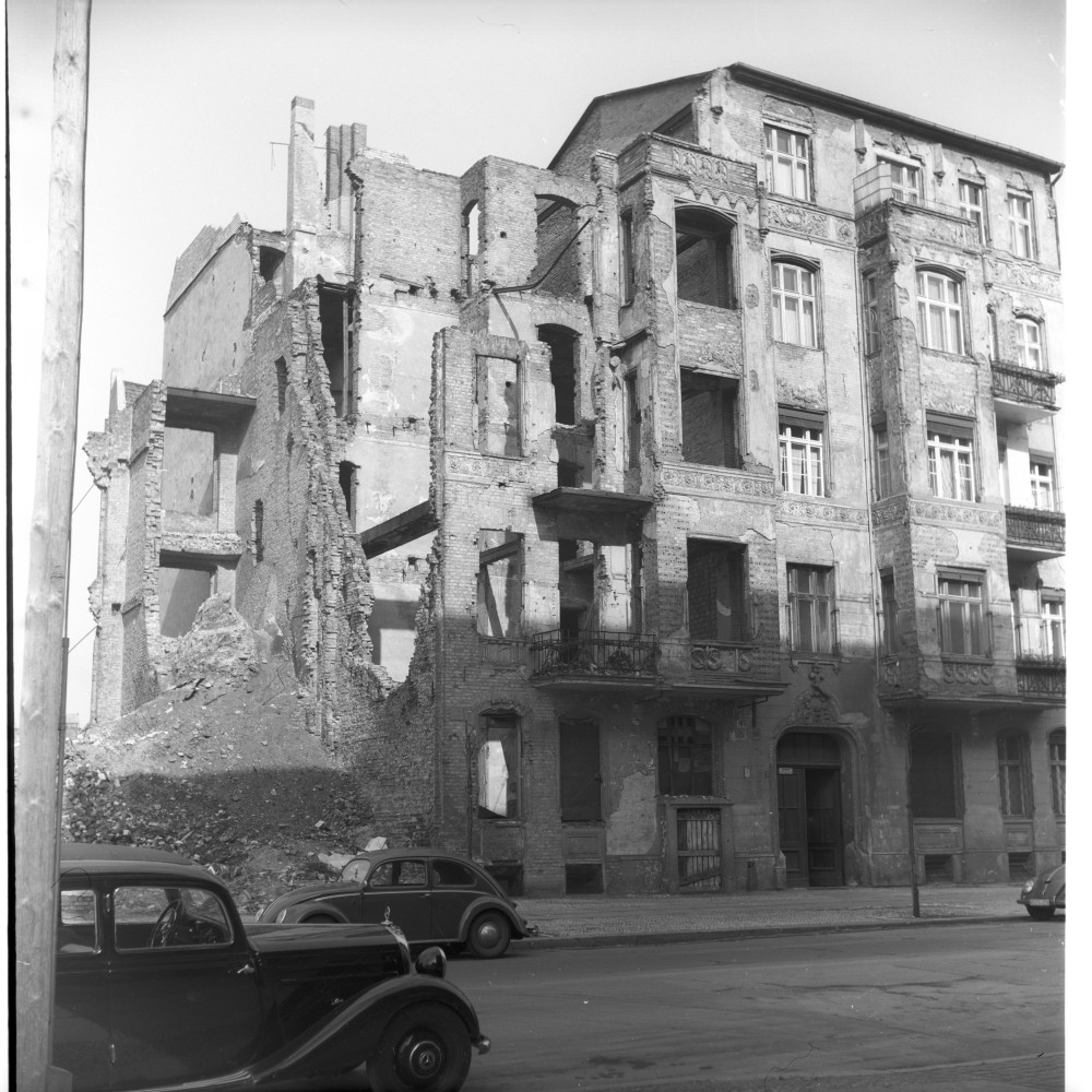 Negativ: Ruine, Geissbergstraße 16, 1956 (Museen Tempelhof-Schöneberg/Herwarth Staudt CC BY-NC-SA)