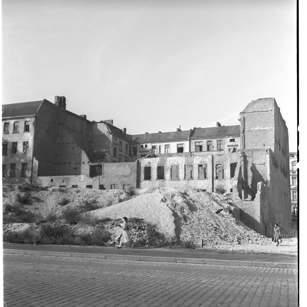 Negativ: Ruine, Gleditschstraße 32, 1953 (Museen Tempelhof-Schöneberg/Herwarth Staudt CC BY-NC-SA)