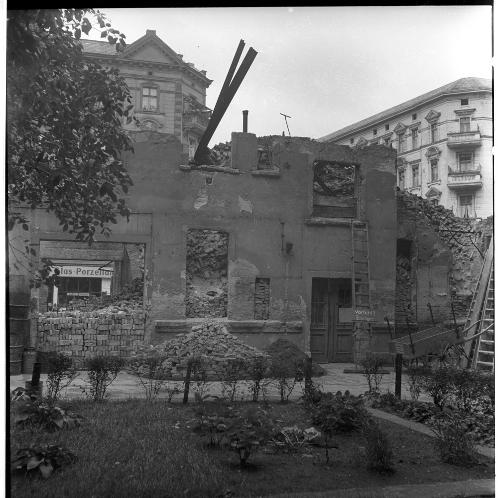 Negativ: Ruine, Goltzstraße 16, 1950 (Museen Tempelhof-Schöneberg/Herwarth Staudt CC BY-NC-SA)