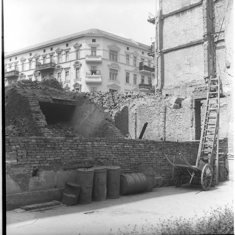 Negativ: Ruine, Goltzstraße 16, 1953 (Museen Tempelhof-Schöneberg/Herwarth Staudt CC BY-NC-SA)