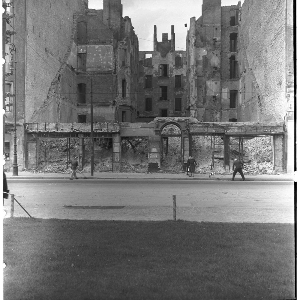 Negativ: Ruine, Goltzstraße 29, 1950 (Museen Tempelhof-Schöneberg/Herwarth Staudt CC BY-NC-SA)