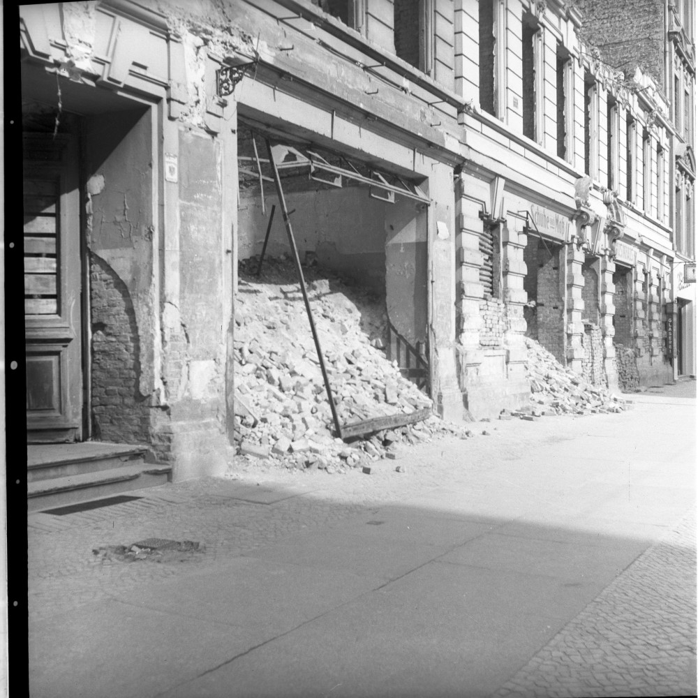 Negativ: Ruine, Goltzstraße 46 und 47, 1952 (Museen Tempelhof-Schöneberg/Herwarth Staudt CC BY-NC-SA)