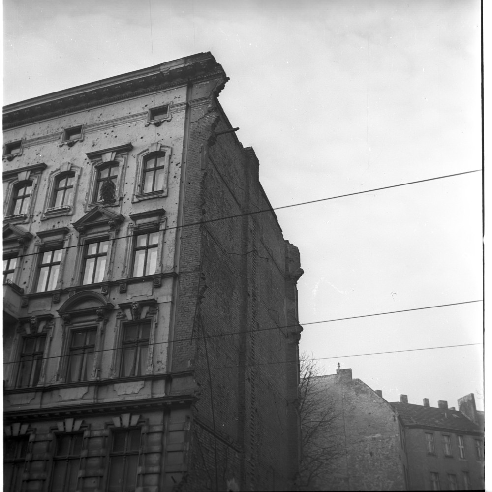 Negativ: Ruine, Goltzstraße 50, 1953 (Museen Tempelhof-Schöneberg/Herwarth Staudt CC BY-NC-SA)