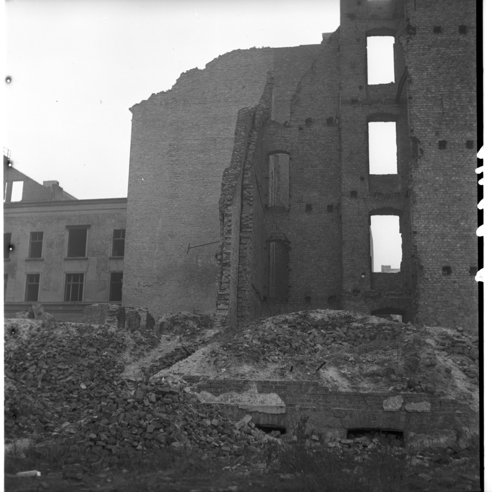 Negativ: Ruine, Gossowstraße 2, 1953 (Museen Tempelhof-Schöneberg/Herwarth Staudt CC BY-NC-SA)