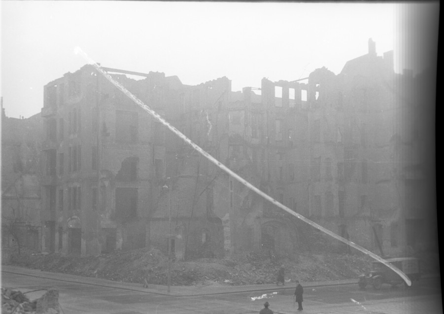 Negativ: Ruine, Gossowstraße 5/6, 1949 (Museen Tempelhof-Schöneberg/Herwarth Staudt CC BY-NC-SA)