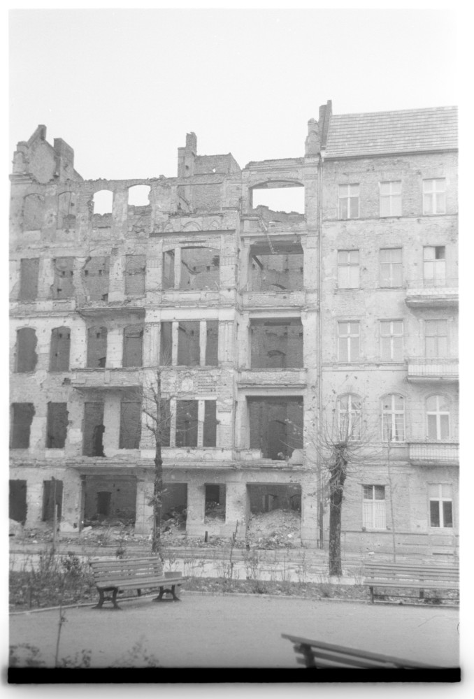 Negativ: Ruine, Gothaer Straße 17, 1949 (Museen Tempelhof-Schöneberg/Herwarth Staudt CC BY-NC-SA)