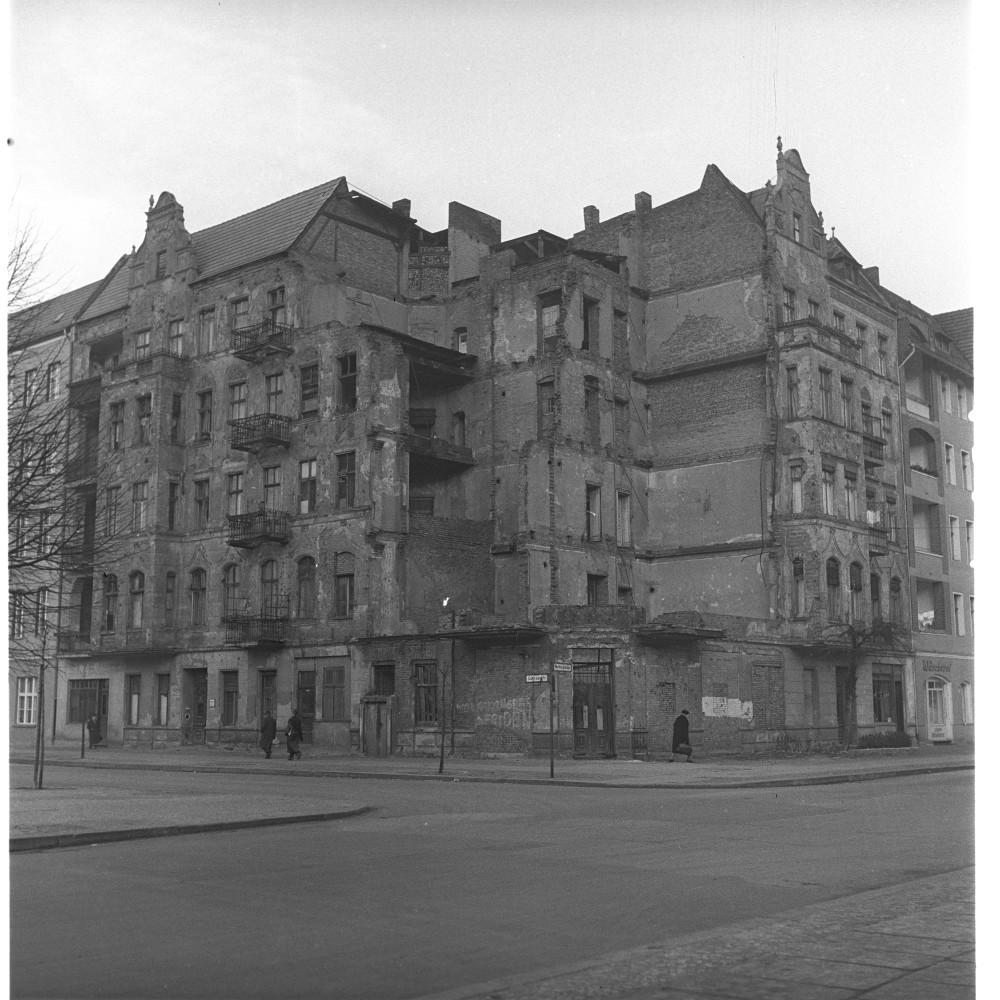 Negativ: Ruine, Gothaerstraße 15, 1957 (Museen Tempelhof-Schöneberg/Herwarth Staudt CC BY-NC-SA)