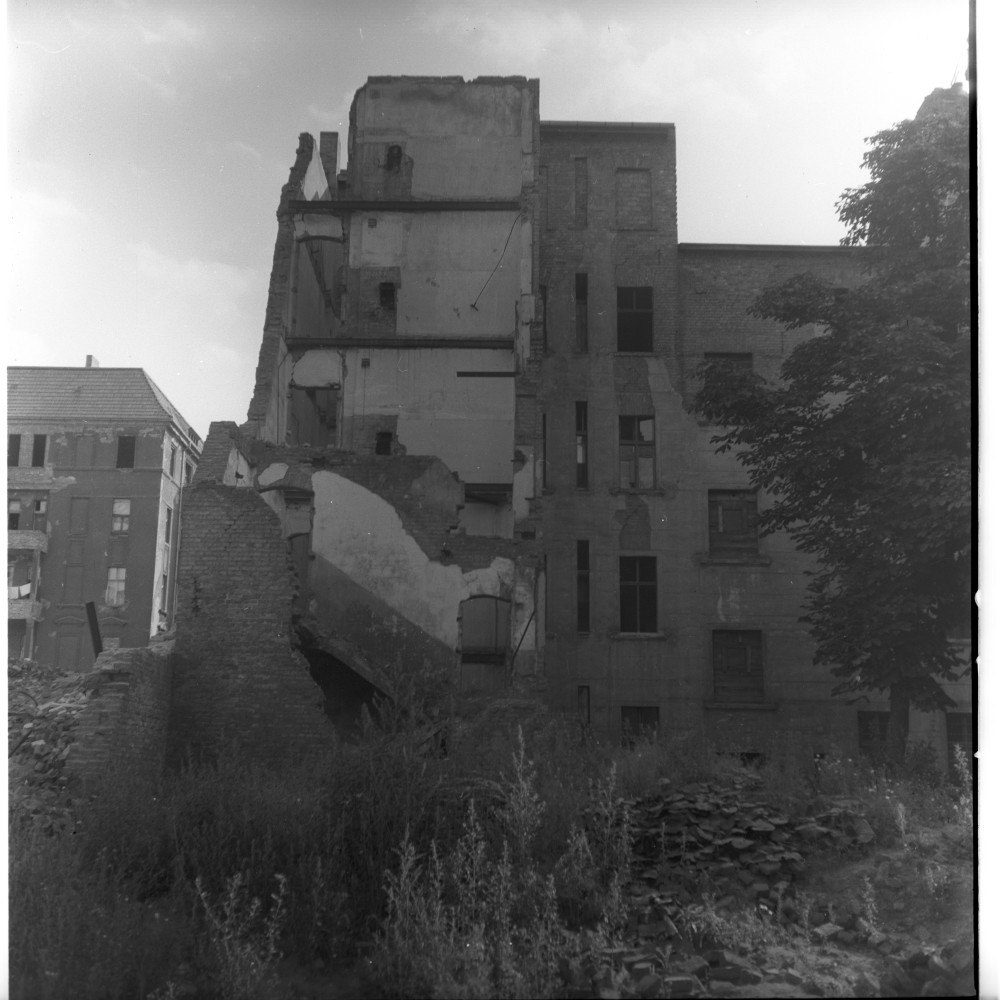 Negativ: Ruine, Großgörschenstraße 25, 1952 (Museen Tempelhof-Schöneberg/Herwarth Staudt CC BY-NC-SA)