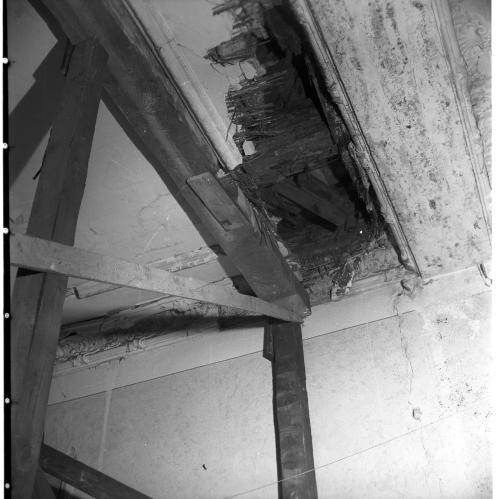 Negativ: Ruine, Großgörschenstraße 9, 1954 (Museen Tempelhof-Schöneberg/Herwarth Staudt CC BY-NC-SA)