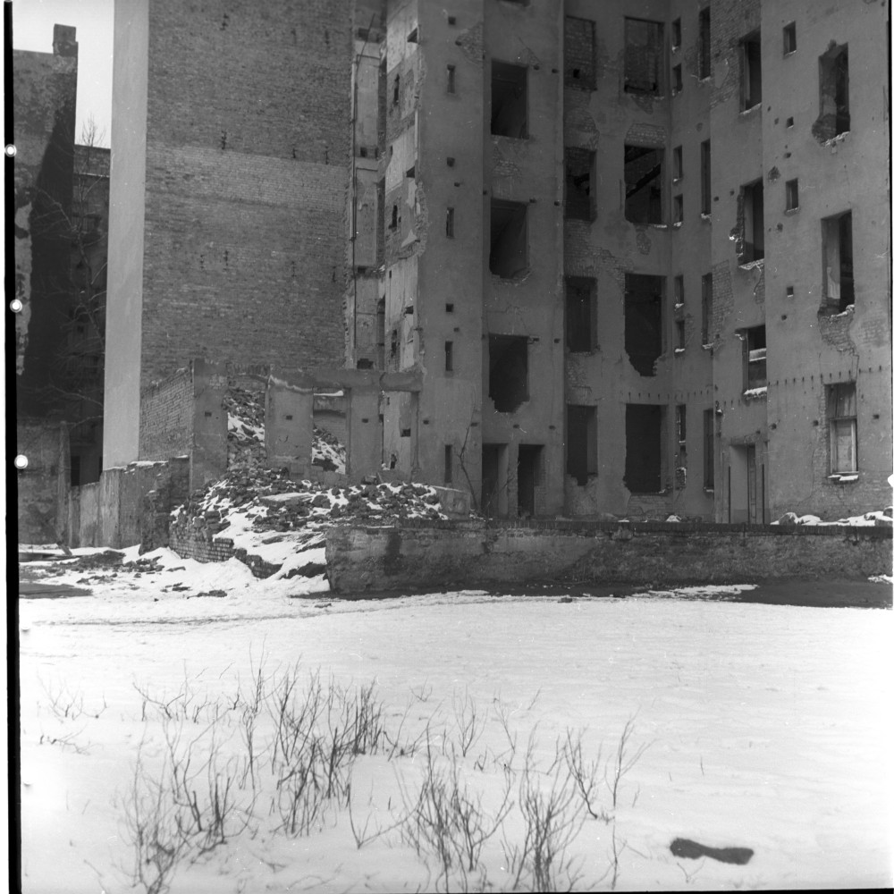 Negativ: Ruine, Gustav-Müller-Straße 26, 1952 (Museen Tempelhof-Schöneberg/Herwarth Staudt CC BY-NC-SA)