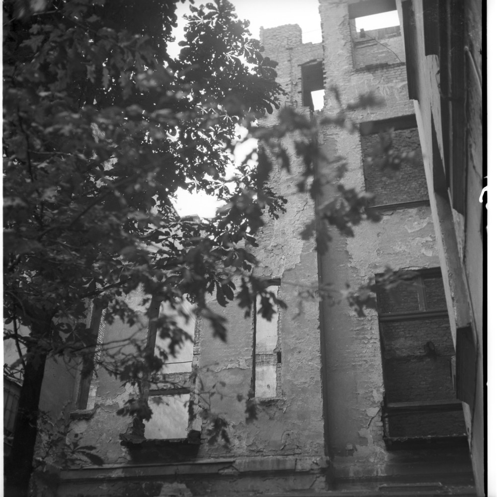 Negativ: Ruine, Gustav-Müller-Straße 3, 1955 (Museen Tempelhof-Schöneberg/Herwarth Staudt CC BY-NC-SA)