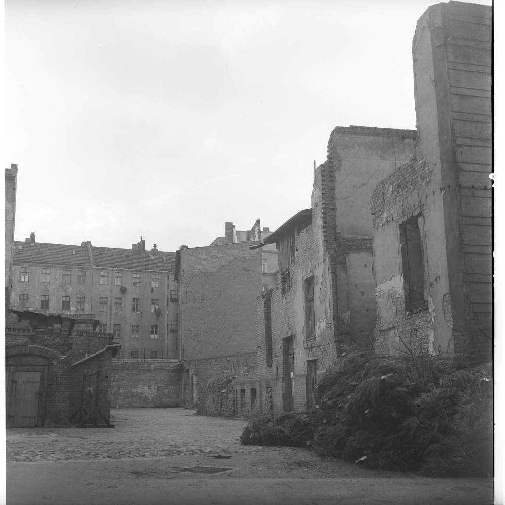 Negativ: Ruine, Hauptstraße 103, 1955 (Museen Tempelhof-Schöneberg/Herwarth Staudt CC BY-NC-SA)