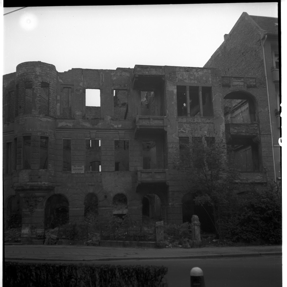 Negativ: Ruine, Hauptstraße 87, 1953 (Museen Tempelhof-Schöneberg/Herwarth Staudt CC BY-NC-SA)