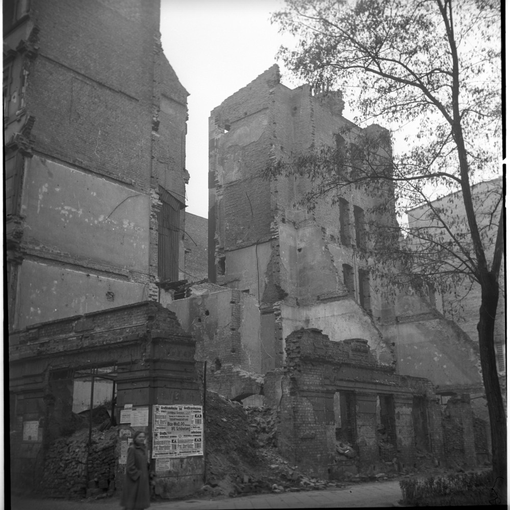 Negativ: Ruine, Heylstraße 1, 1954 (Museen Tempelhof-Schöneberg/Herwarth Staudt CC BY-NC-SA)