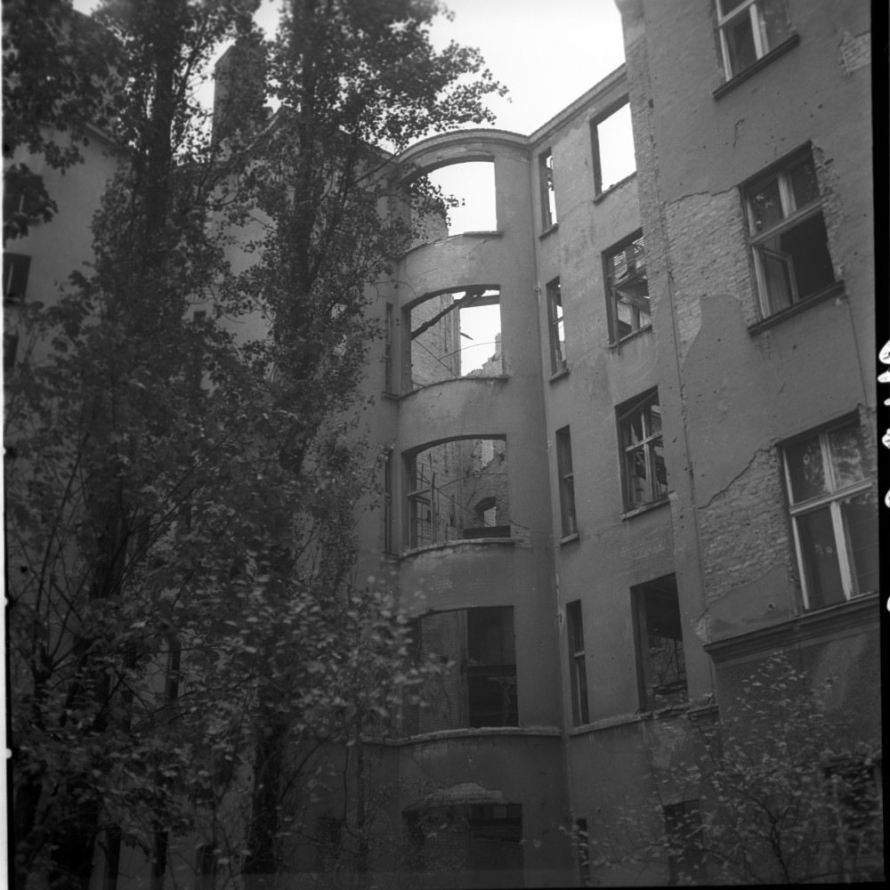 Negativ: Ruine, Heylstraße 26, 1953 (Museen Tempelhof-Schöneberg/Herwarth Staudt CC BY-NC-SA)