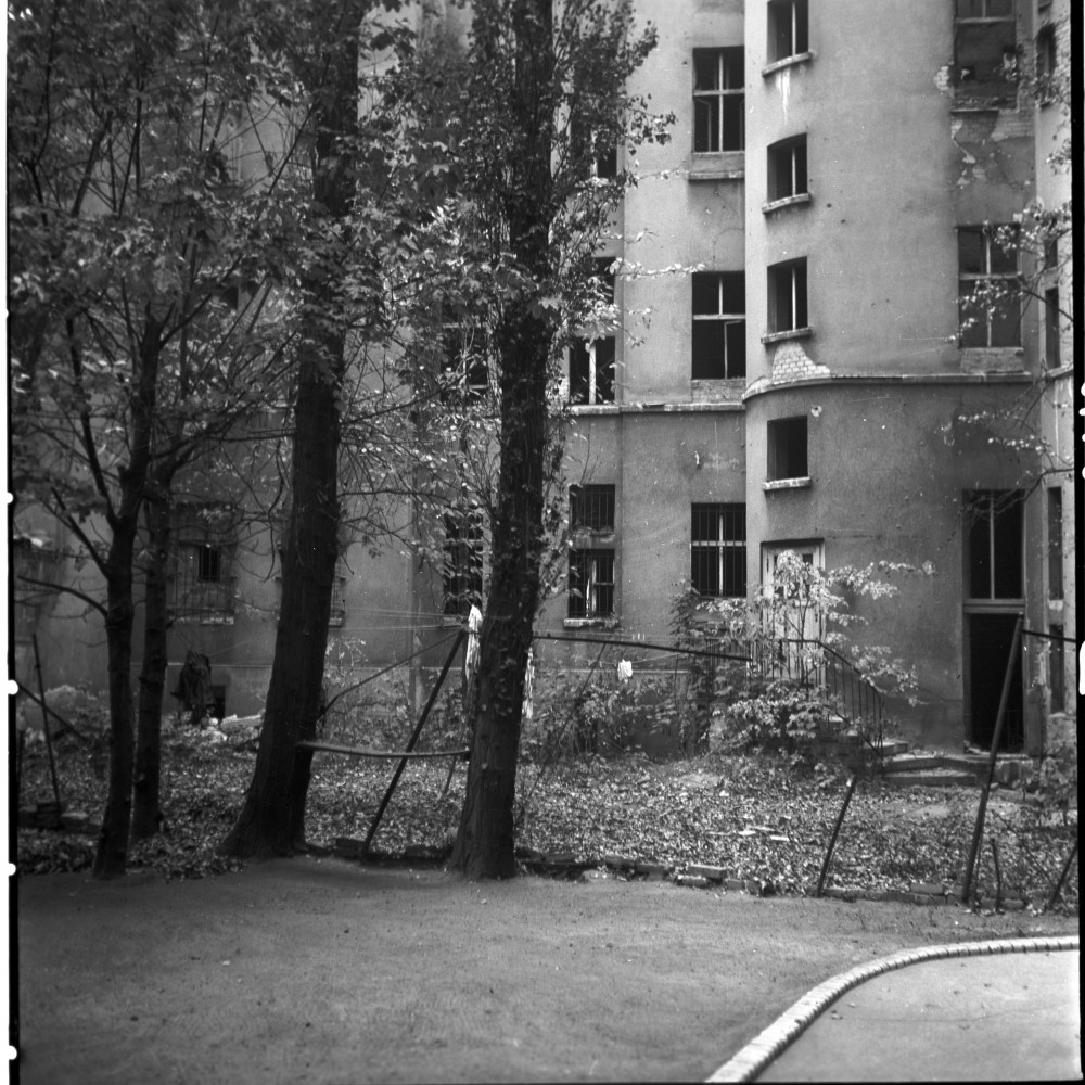 Negativ: Ruine, Heylstraße 26, 1953 (Museen Tempelhof-Schöneberg/Herwarth Staudt CC BY-NC-SA)