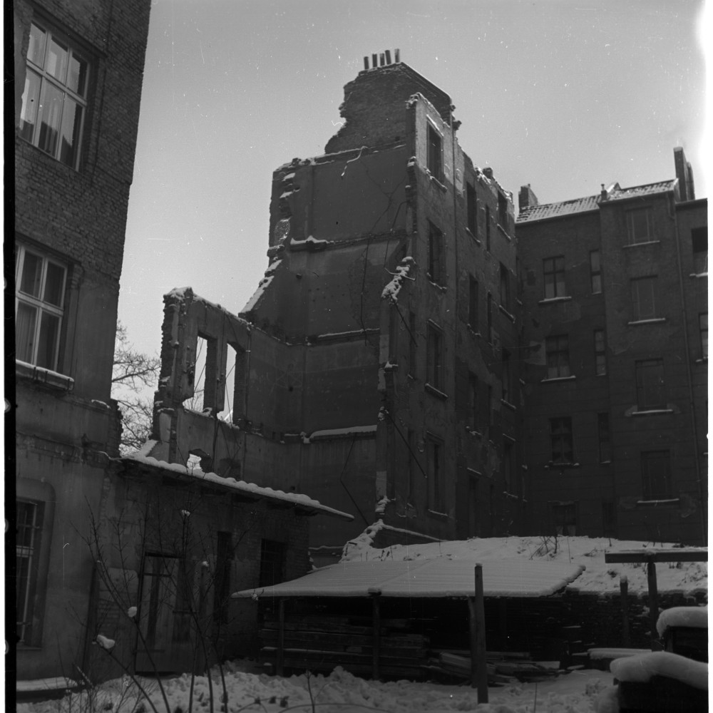 Negativ: Ruine, Heylstraße 32, 1954 (Museen Tempelhof-Schöneberg/Herwarth Staudt CC BY-NC-SA)